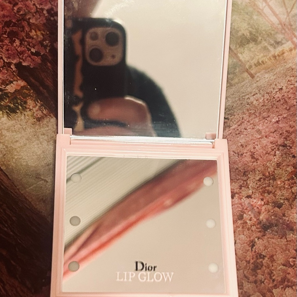 Dior Lipglow Mirrored Compact with Lights! - Picture 3 of 8